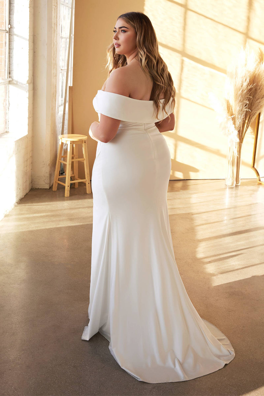 Vestido de novia de satén elástico con hombros descubiertos | Tallas grandes